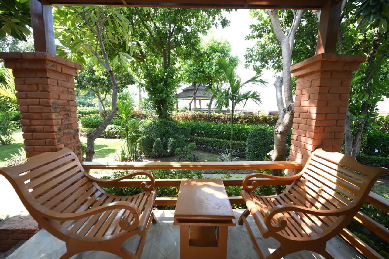Aye Yar River View Resort Bagan Exteriör bild