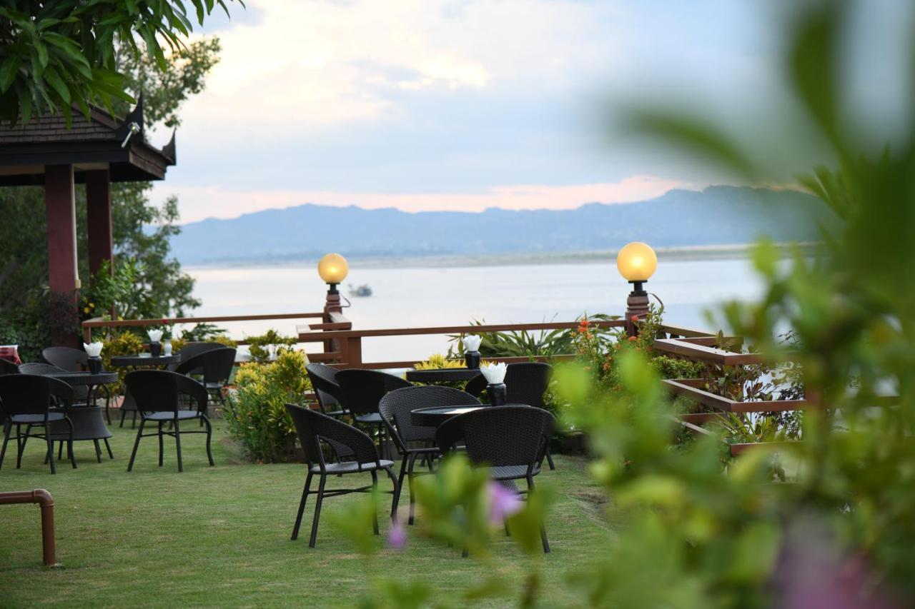 Aye Yar River View Resort Bagan Exteriör bild