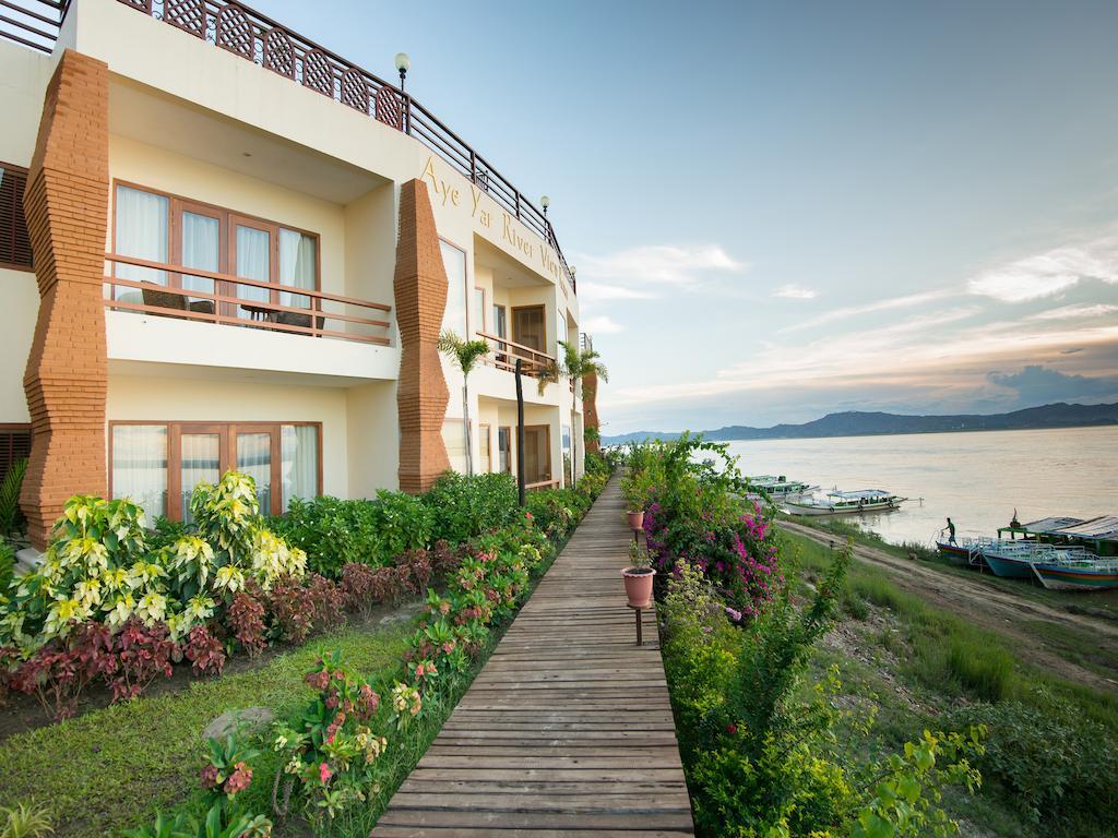 Aye Yar River View Resort Bagan Exteriör bild