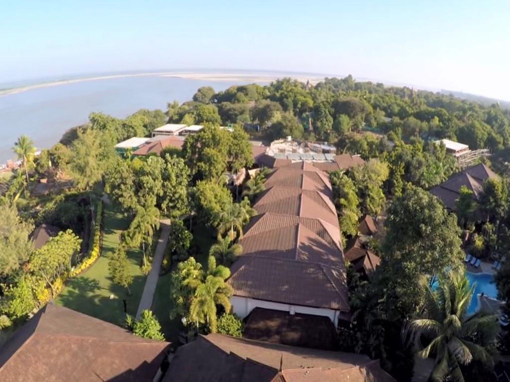 Aye Yar River View Resort Bagan Exteriör bild