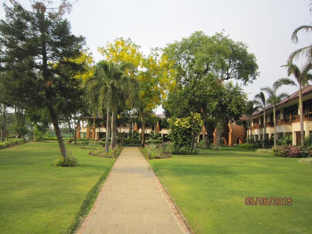 Aye Yar River View Resort Bagan Exteriör bild