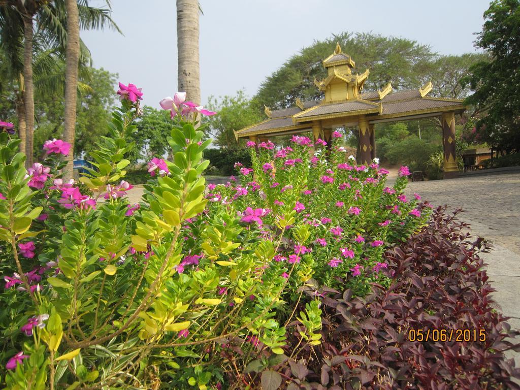 Aye Yar River View Resort Bagan Exteriör bild