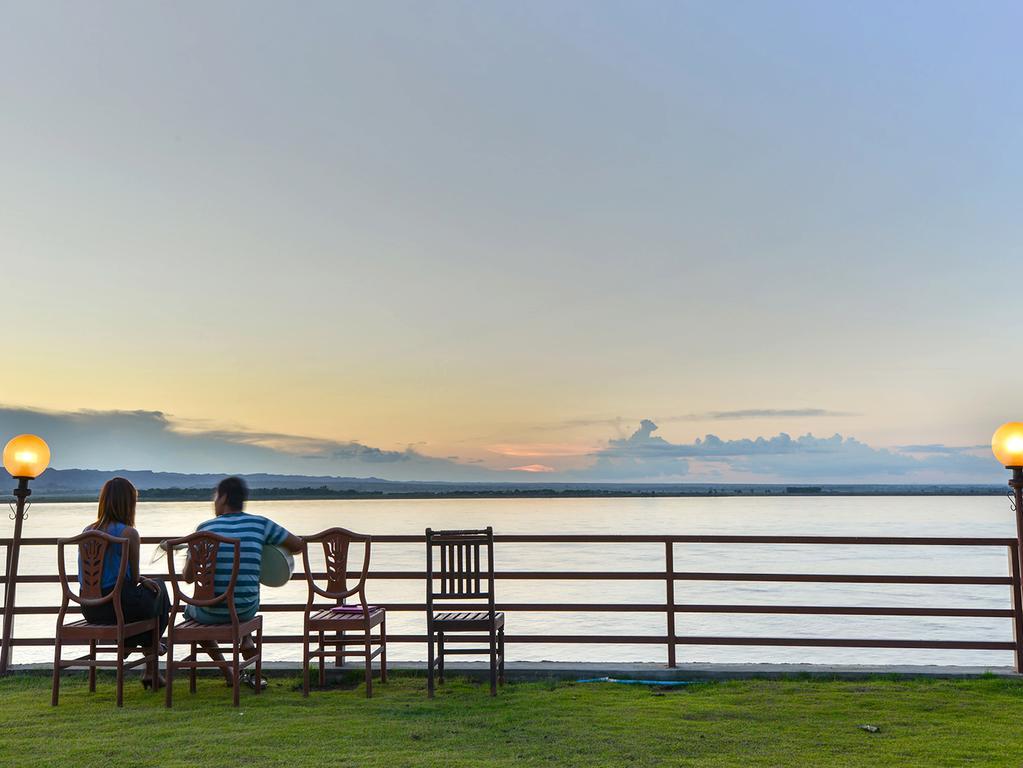 Aye Yar River View Resort Bagan Exteriör bild