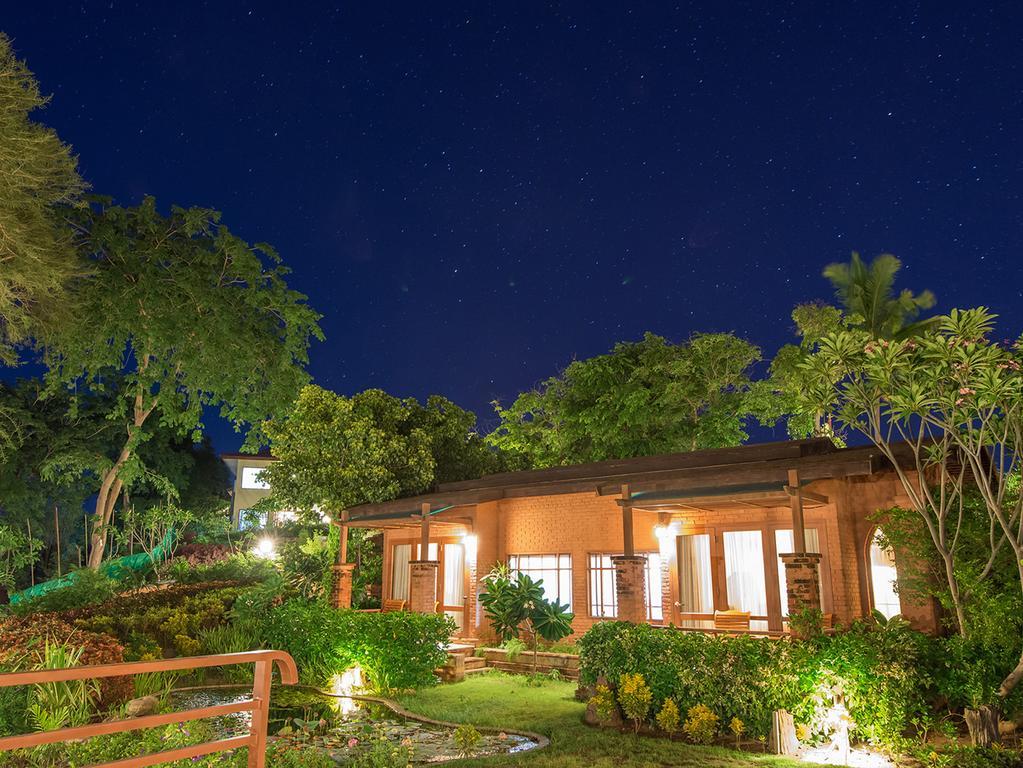 Aye Yar River View Resort Bagan Exteriör bild