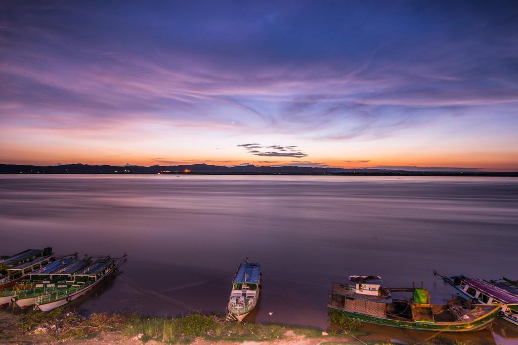 Aye Yar River View Resort Bagan Exteriör bild