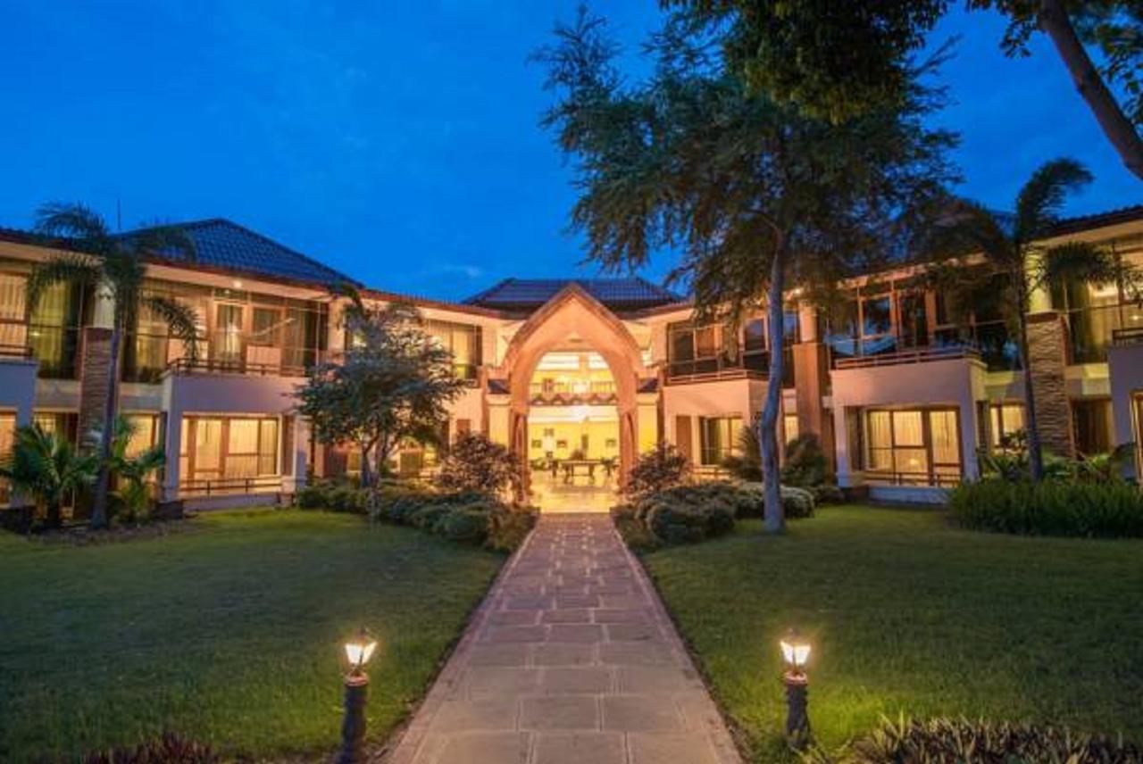 Aye Yar River View Resort Bagan Exteriör bild