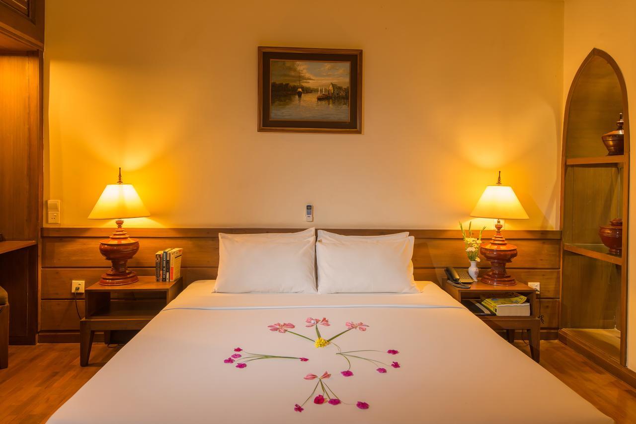Aye Yar River View Resort Bagan Exteriör bild