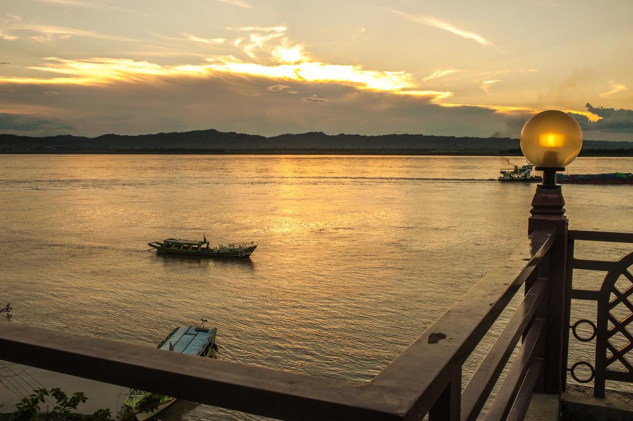 Aye Yar River View Resort Bagan Exteriör bild